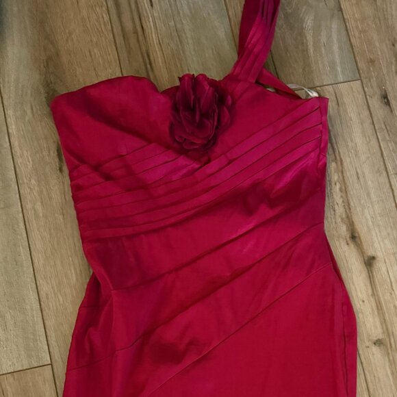 Red Dress - Picture 1 of 3